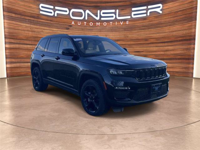 Used 2023 Jeep Grand Cherokee Limited w/ Black Appearance Package AWD/4WD image 9