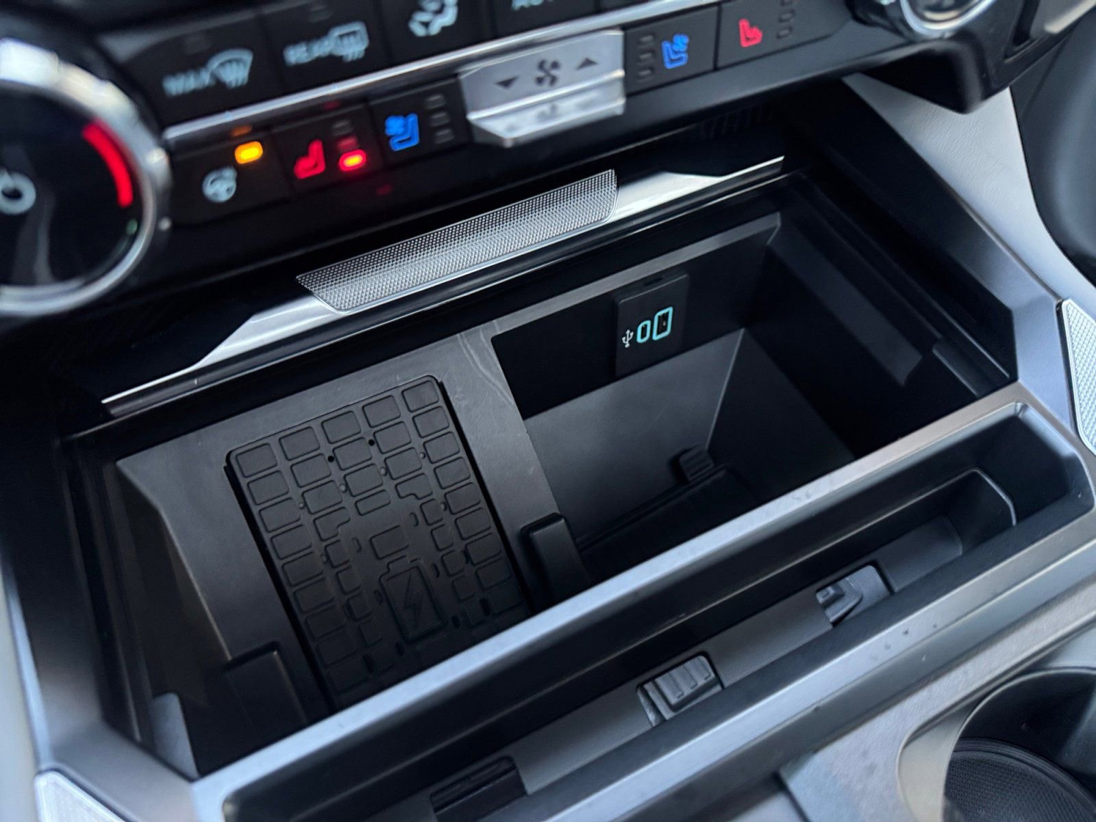 Certified 2024 Ford F250 Limited w/ FX4 Off-Road Package image 29