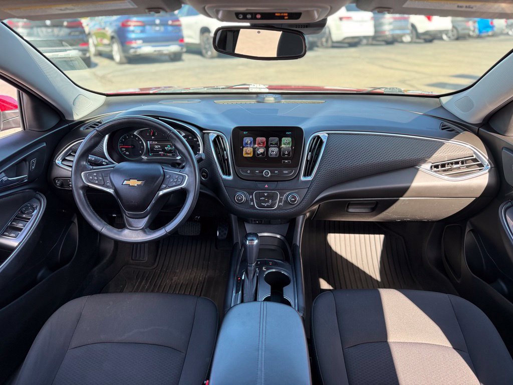Used 2018 Chevrolet Malibu LT w/ Driver Confidence Package FWD image 2