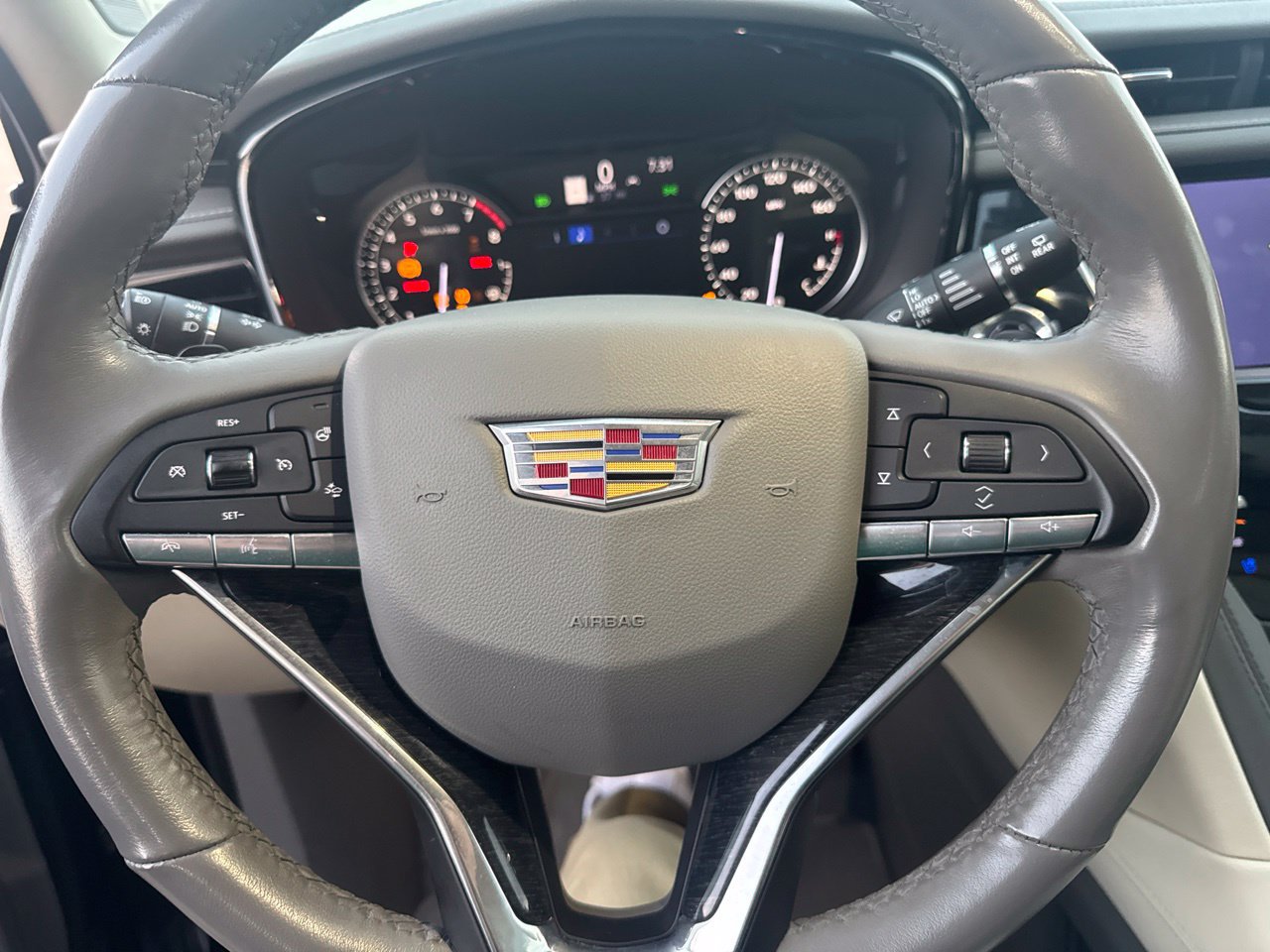Used 2024 Cadillac XT6 Premium Luxury FWD image 9