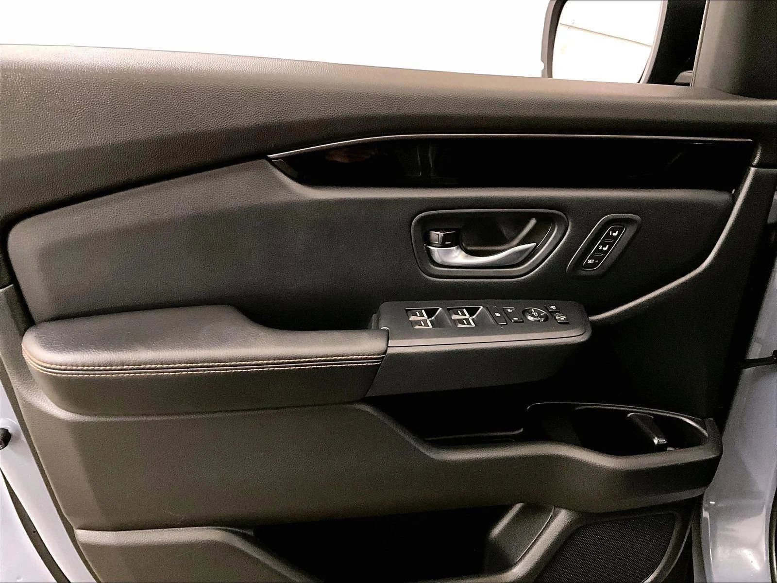 Used 2025 Honda Pilot TrailSport image 22