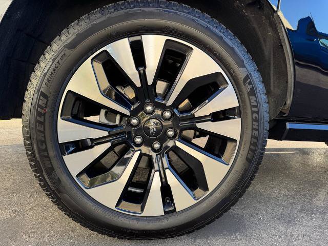 Certified 2025 Ford Expedition Max Platinum w/ Driver's Package AWD/4WD image 29