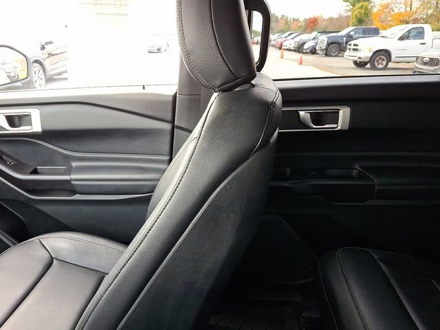 Certified 2020 Ford Explorer XLT w/ Equipment Group 202A image 18