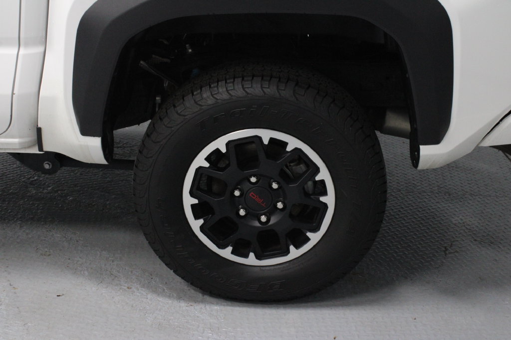 Used 2025 Toyota Tacoma TRD Off-Road AWD/4WD image 15