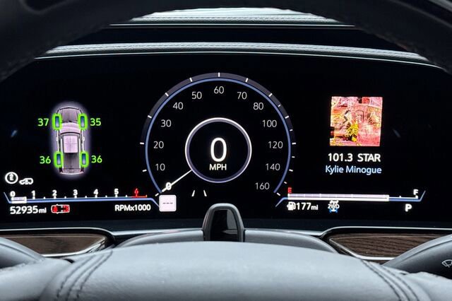 Used 2023 Cadillac Escalade Premium Luxury Platinum image 24