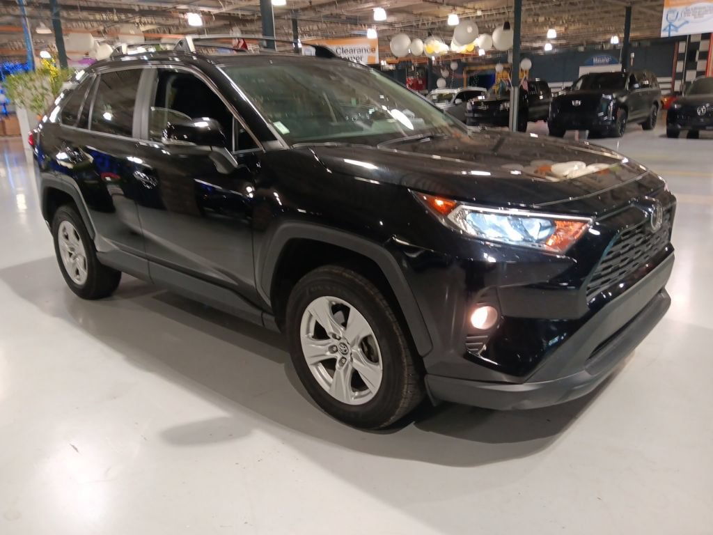 Used 2020 Toyota RAV4 XLE w/ Convenience Package AWD/4WD image 1