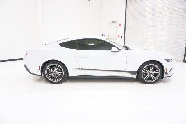 Certified 2025 Ford Mustang Coupe w/ Wheel & Stripe Package RWD image 4