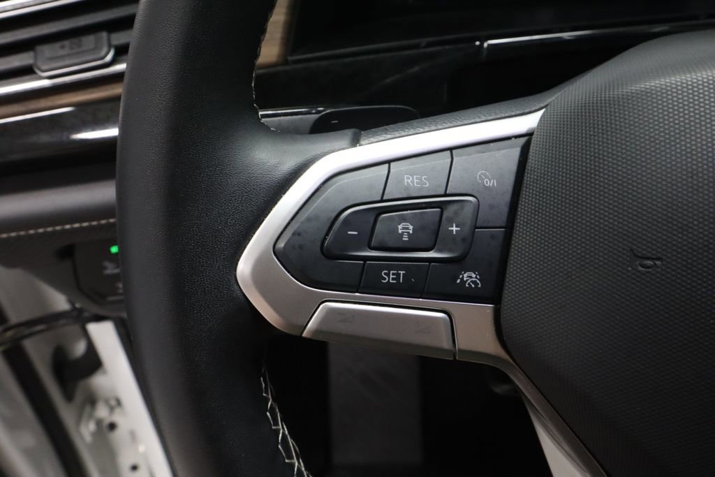 Used 2025 Volkswagen Atlas SE FWD image 28