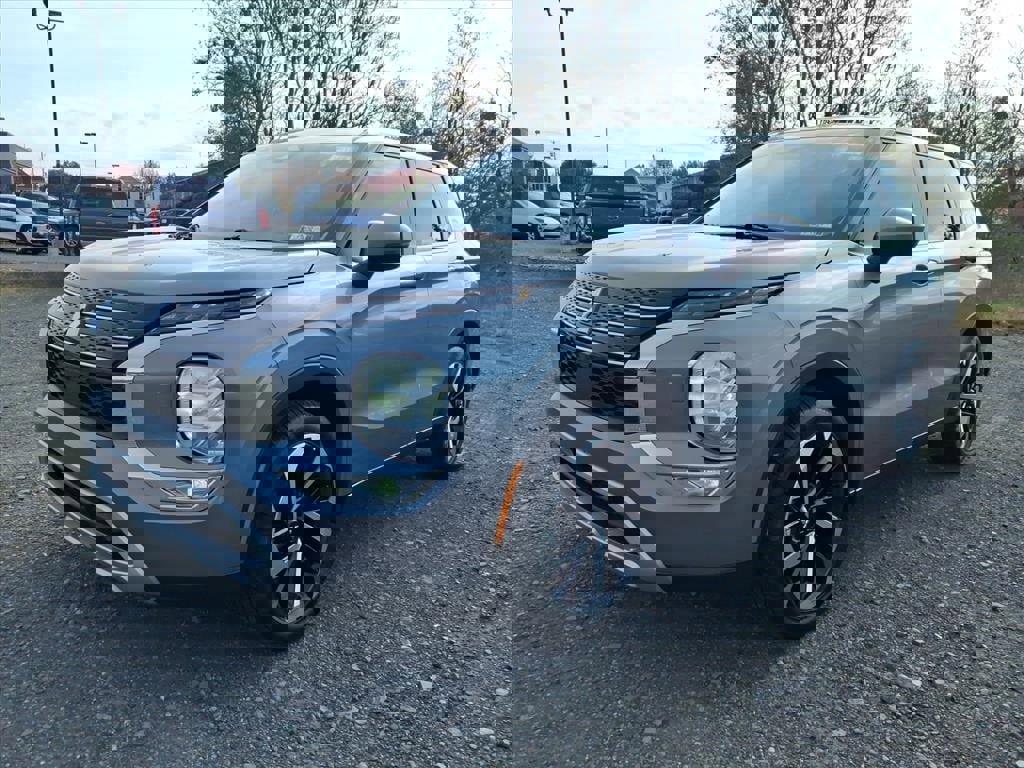 Used 2023 Mitsubishi Outlander SE image 7