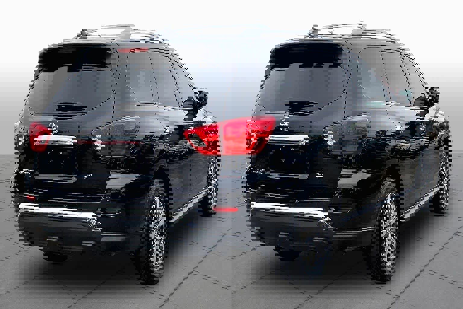 Used 2019 Nissan Pathfinder SL image 4