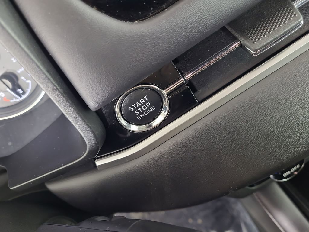 Used 2025 Mitsubishi Outlander AWD image 14