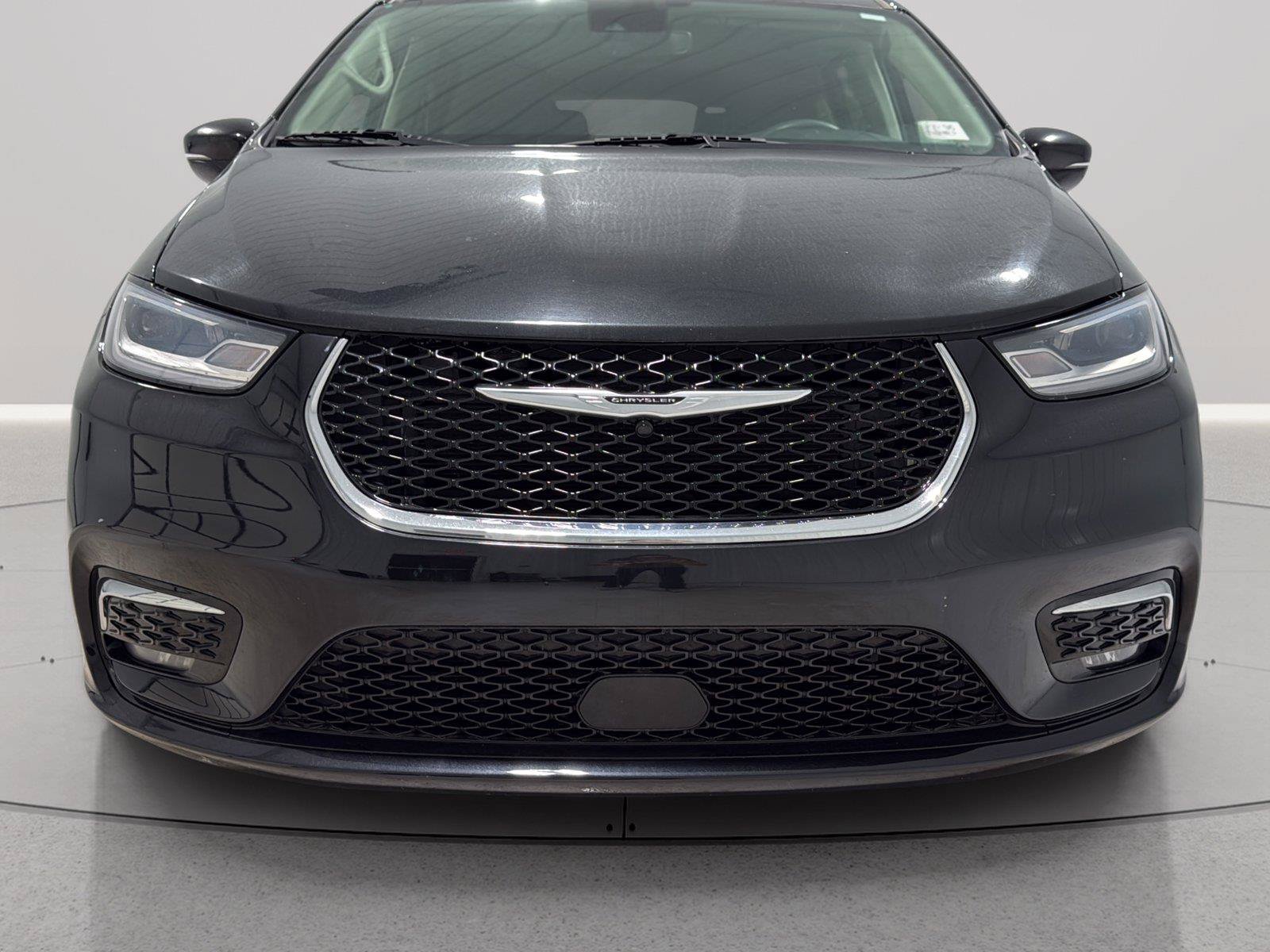 Used 2022 Chrysler Pacifica Touring-L FWD image 9