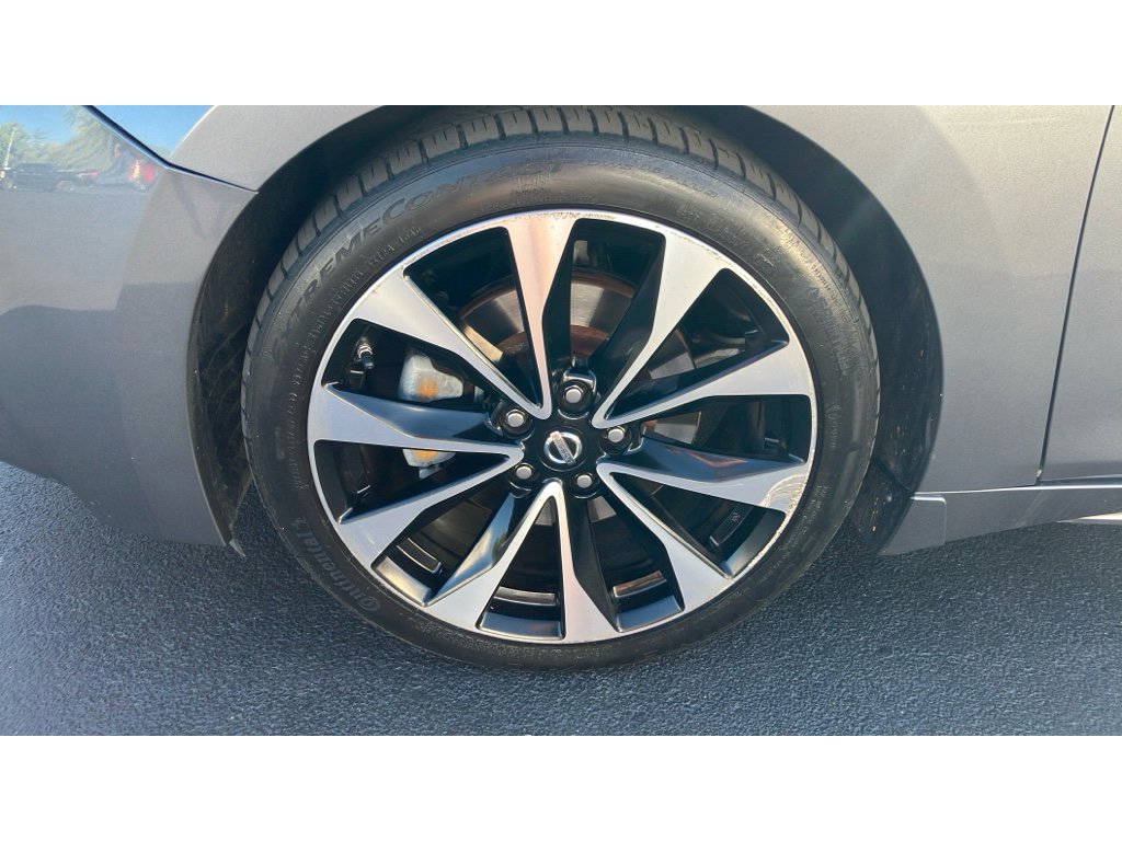 Used 2018 Nissan Maxima SR image 16