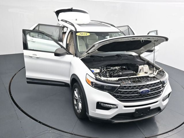 Certified 2021 Ford Explorer XLT w/ Equipment Group 202A AWD/4WD image 35