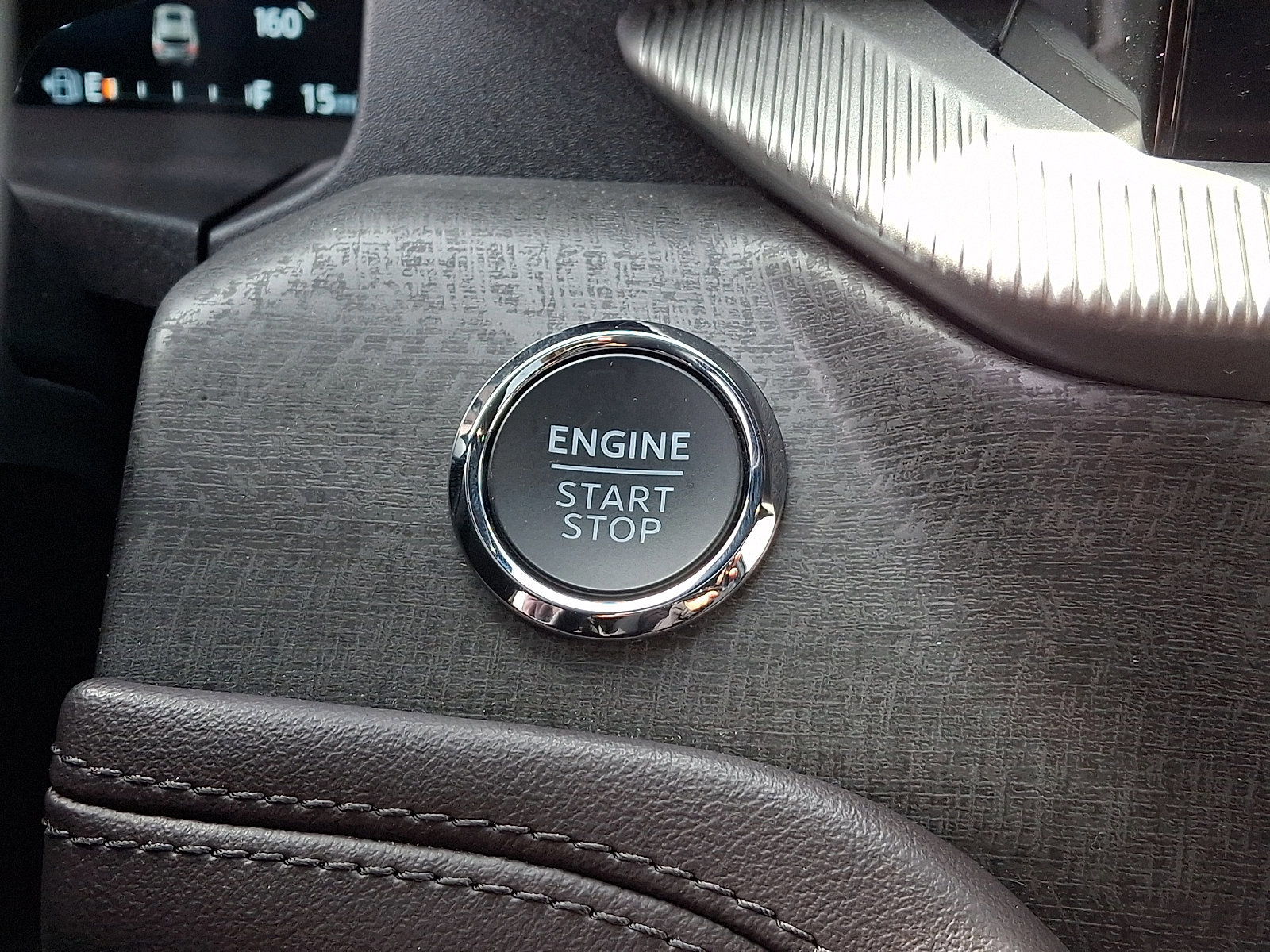 Certified 2025 Ford Explorer Platinum w/ LUX Leather Package image 27