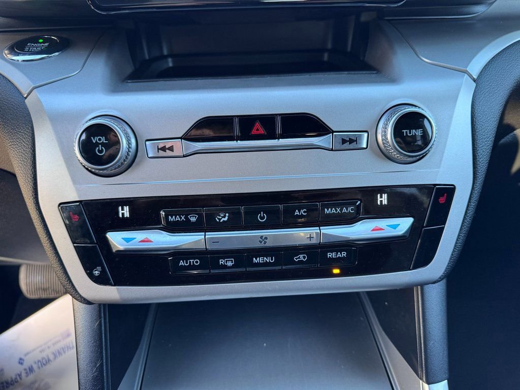 Certified 2021 Ford Explorer XLT w/ Equipment Group 202A image 22