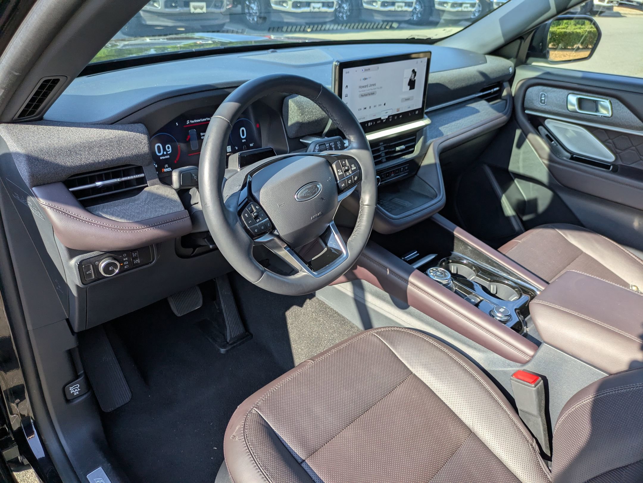 Certified 2025 Ford Explorer Platinum w/ LUX Leather Package AWD/4WD image 14