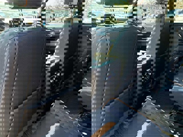 Used 2024 GMC Yukon AT4 w/ Technology Package image 18