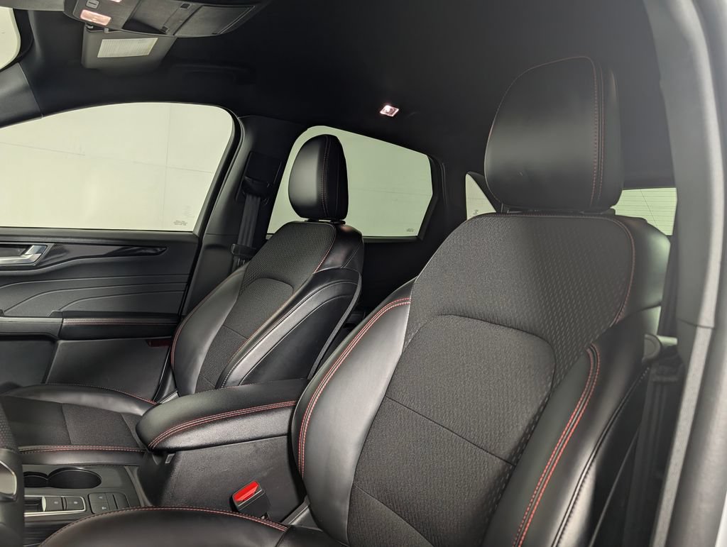 Certified 2025 Ford Escape ST-Line FWD image 24