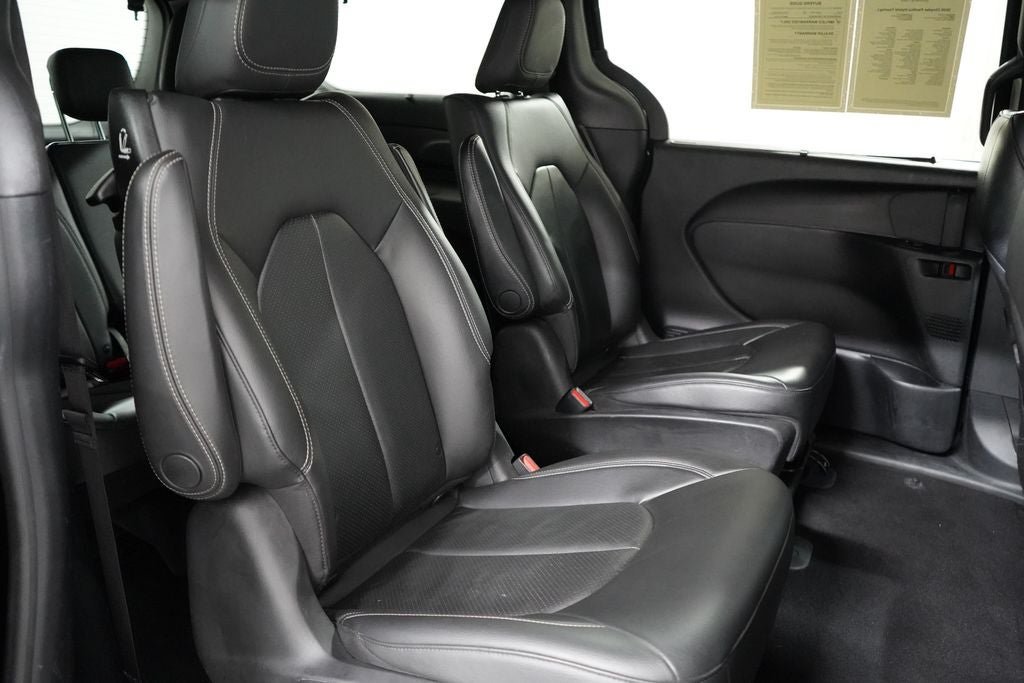 Used 2020 Chrysler Pacifica Touring-L w/ S Appearance Package FWD image 21