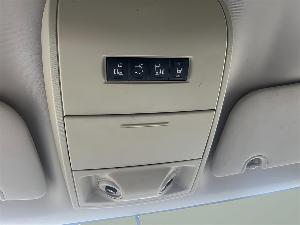 Used 2016 Chrysler Town & Country Touring image 22