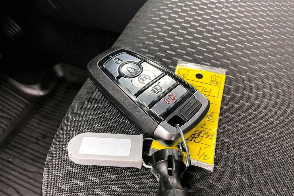 Certified 2025 Ford Escape SE FWD image 11