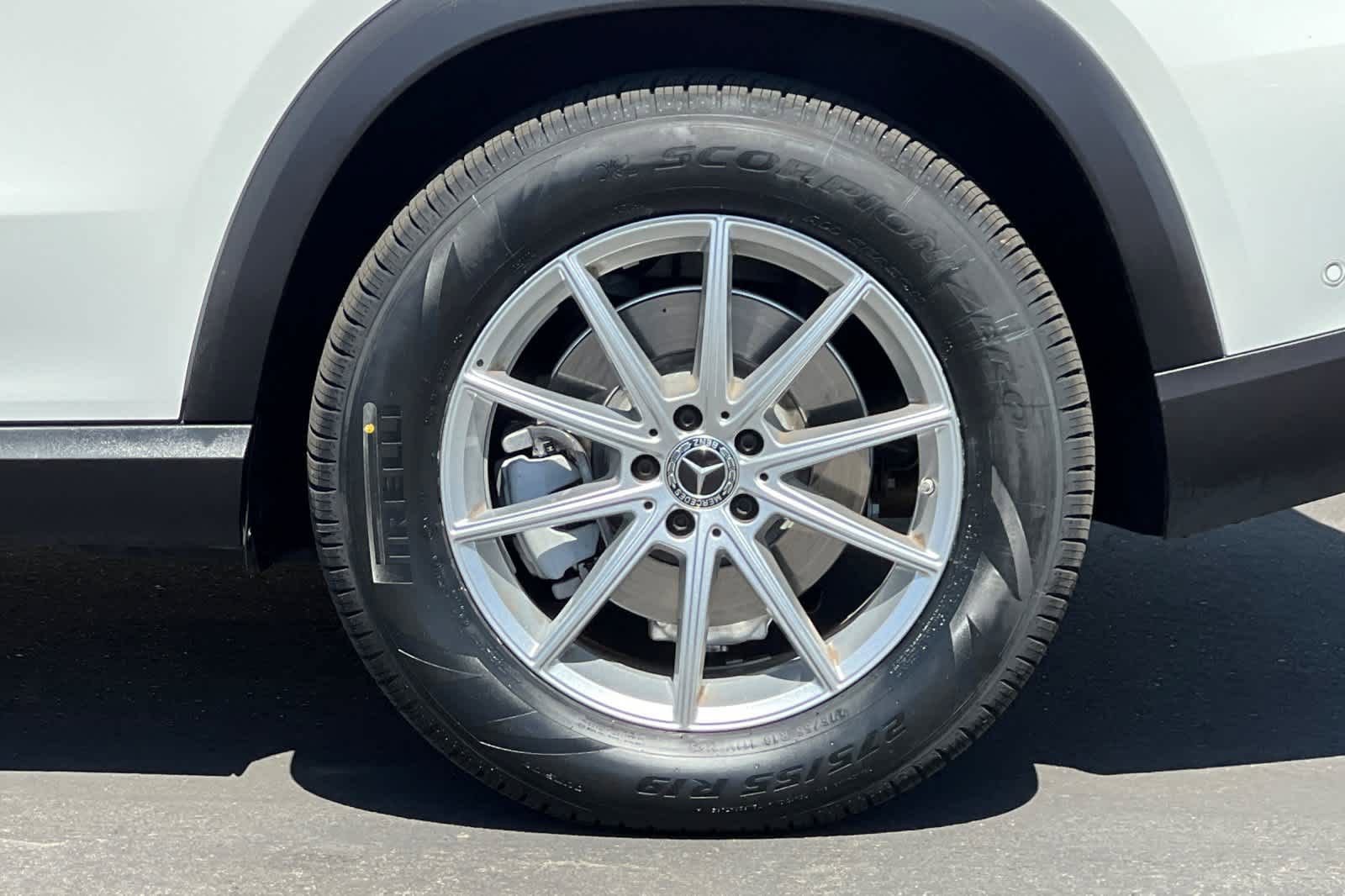 Used 2025 Mercedes-Benz GLE 450e 4MATIC image 27