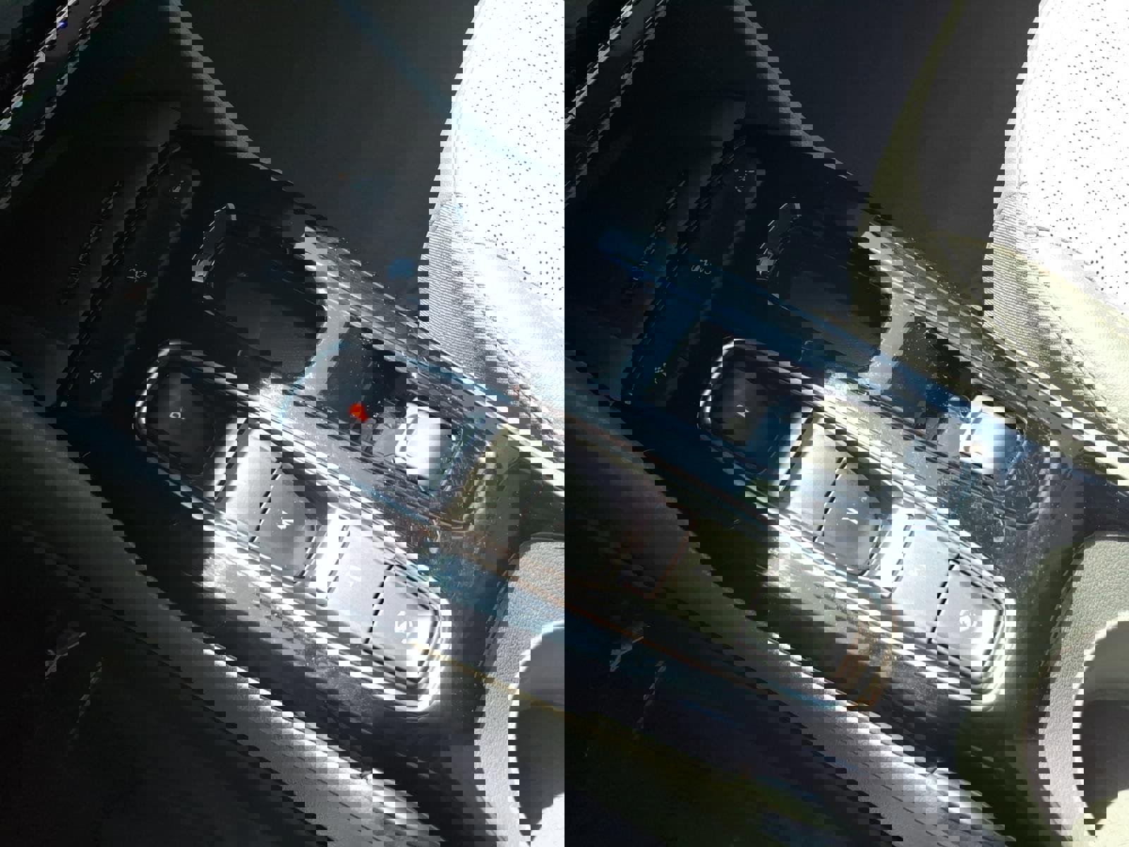 Used 2022 Chevrolet Bolt EUV Premier w/ Launch Edition image 17