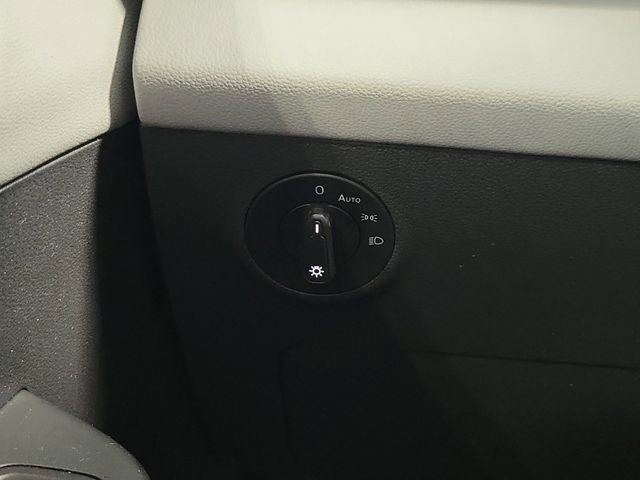 Used 2022 Volkswagen Taos SE image 13