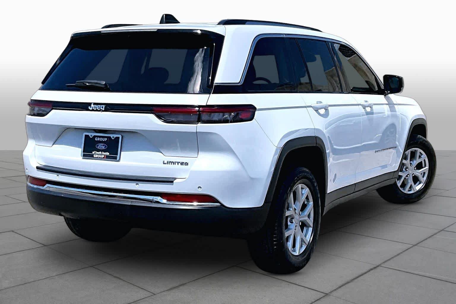 Used 2024 Jeep Grand Cherokee Limited w/ Luxury Tech Group II RWD image 7