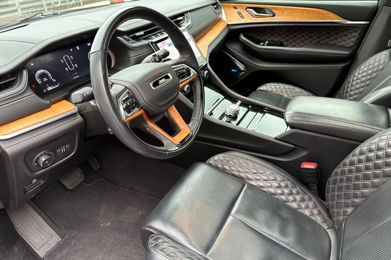 Used 2021 Jeep Grand Cherokee L Summit AWD/4WD image 10