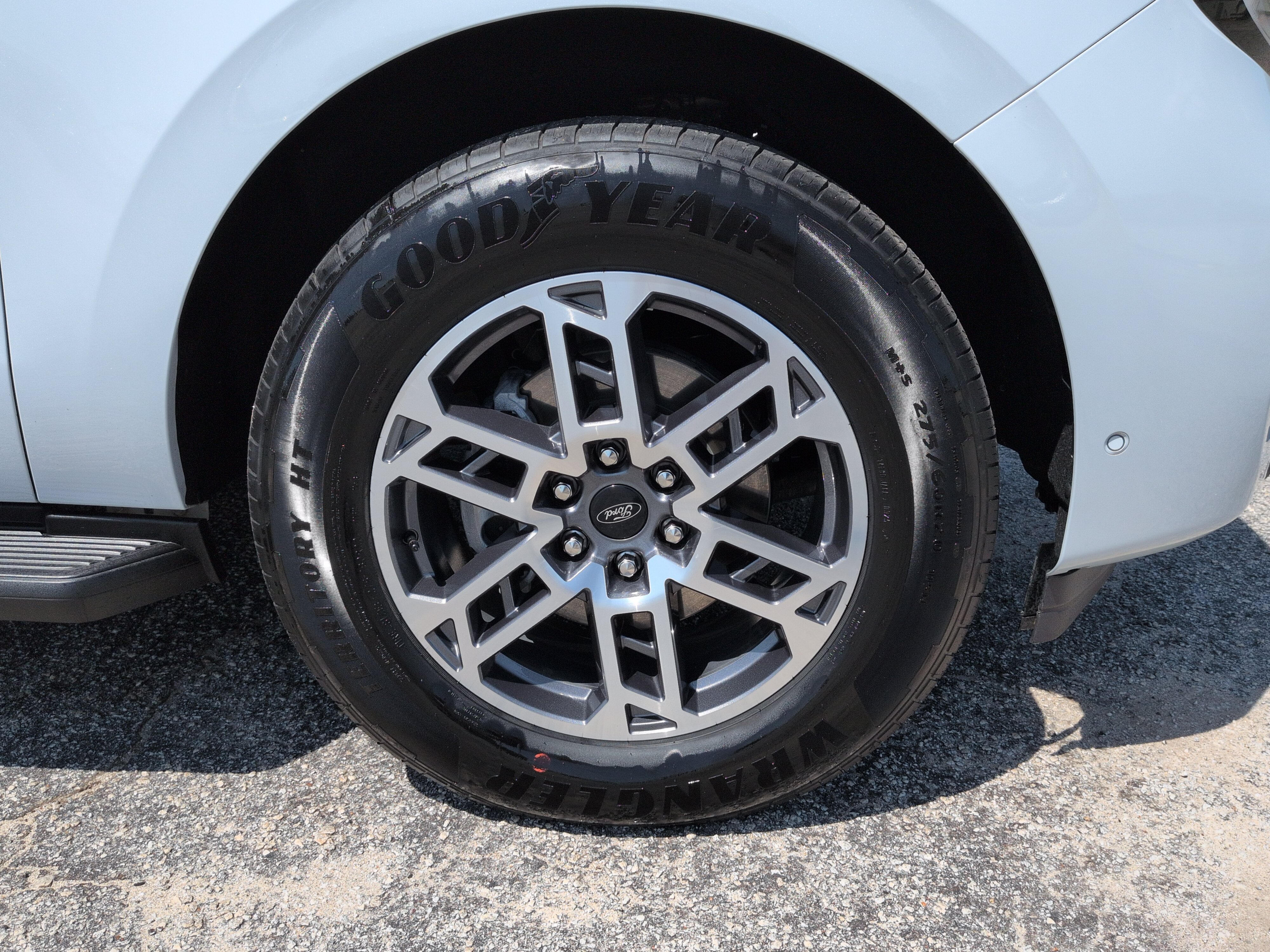 Certified 2025 Ford Expedition Active RWD image 9