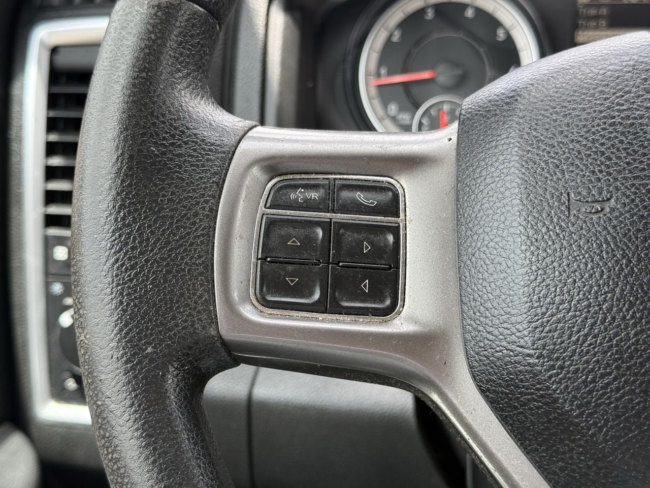 Used 2021 RAM 1500 Classic SLT AWD/4WD image 13