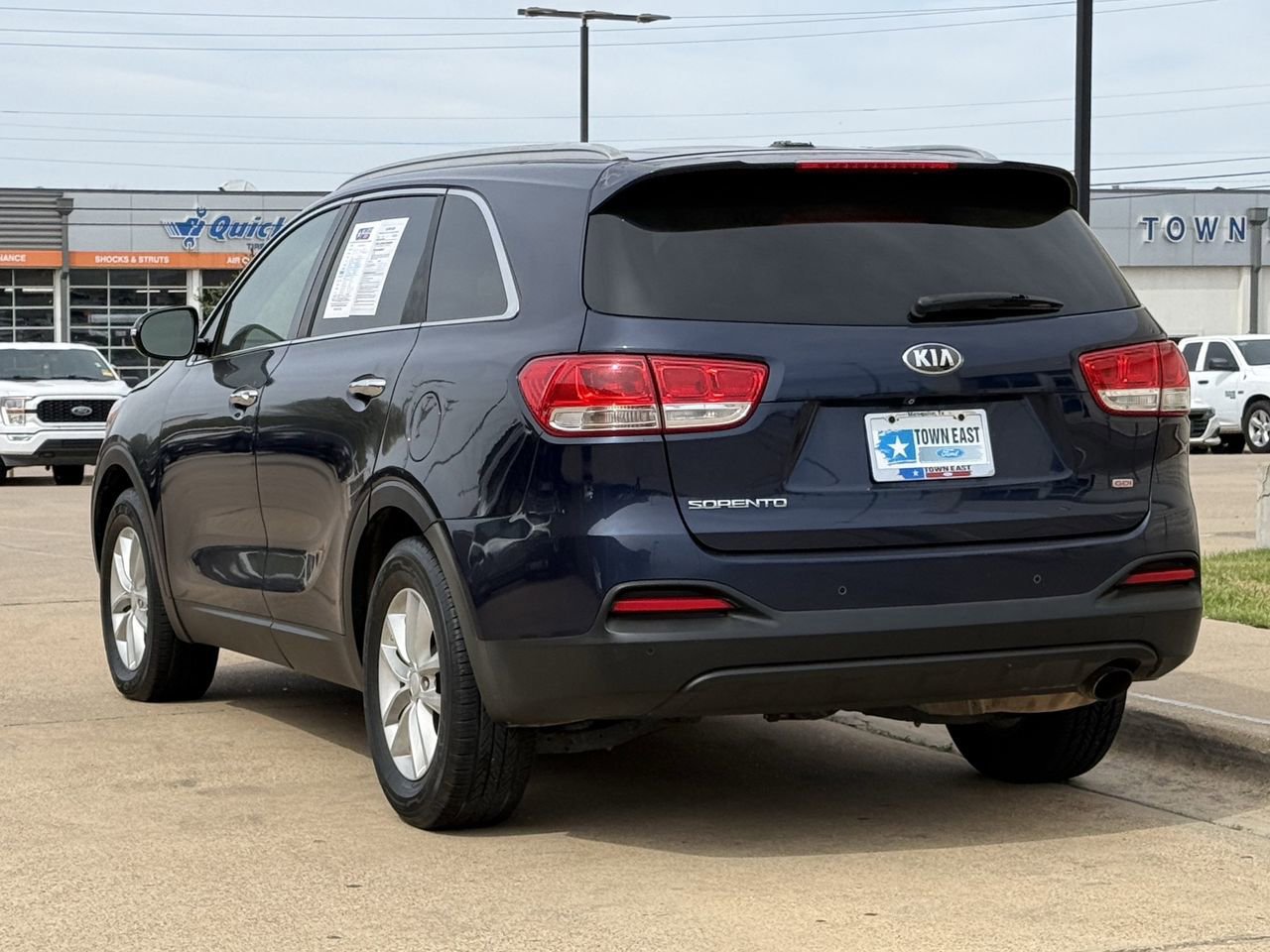 Used 2018 Kia Sorento LX image 4