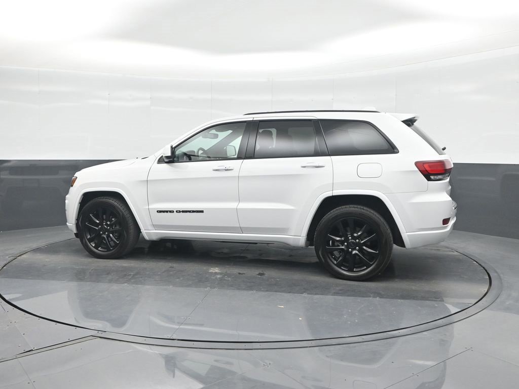 Used 2020 Jeep Grand Cherokee Altitude image 3