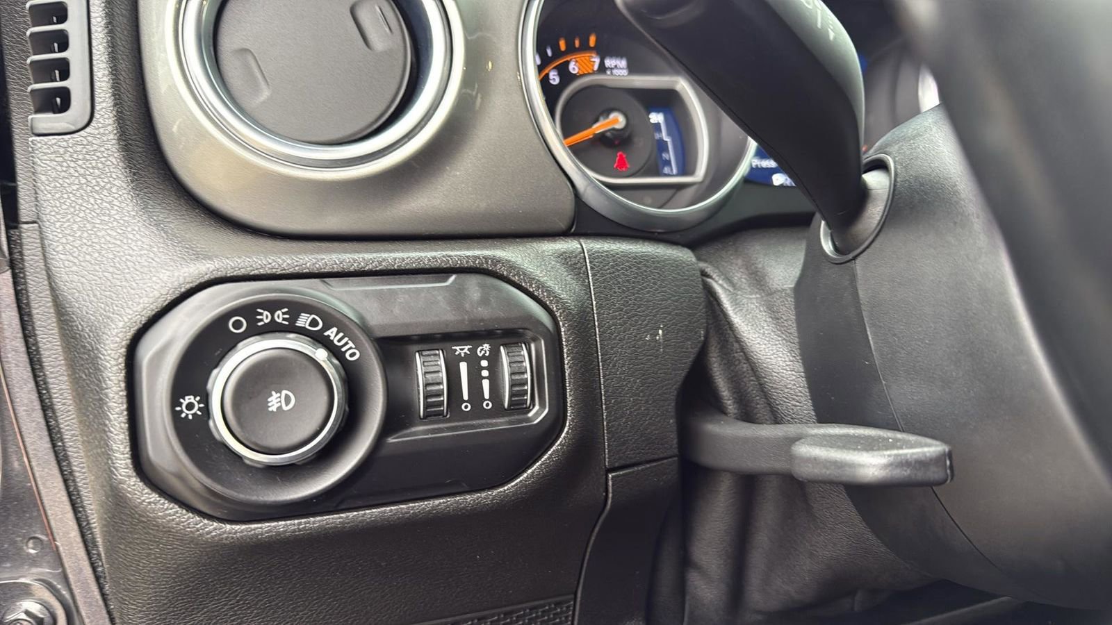 Used 2020 Jeep Wrangler Unlimited Sahara image 18