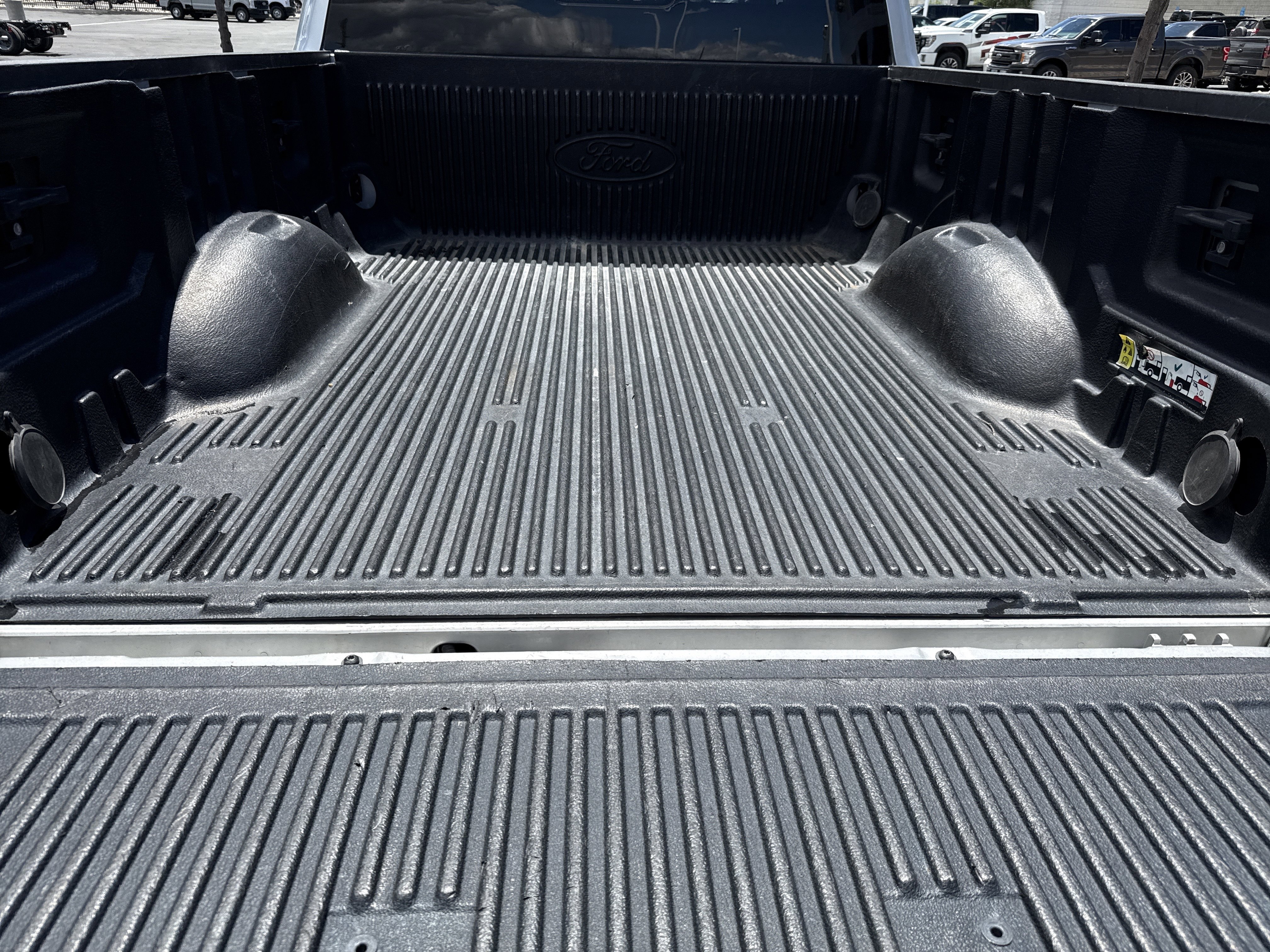 Certified 2019 Ford F350 Lariat w/ Camper Package AWD/4WD image 27
