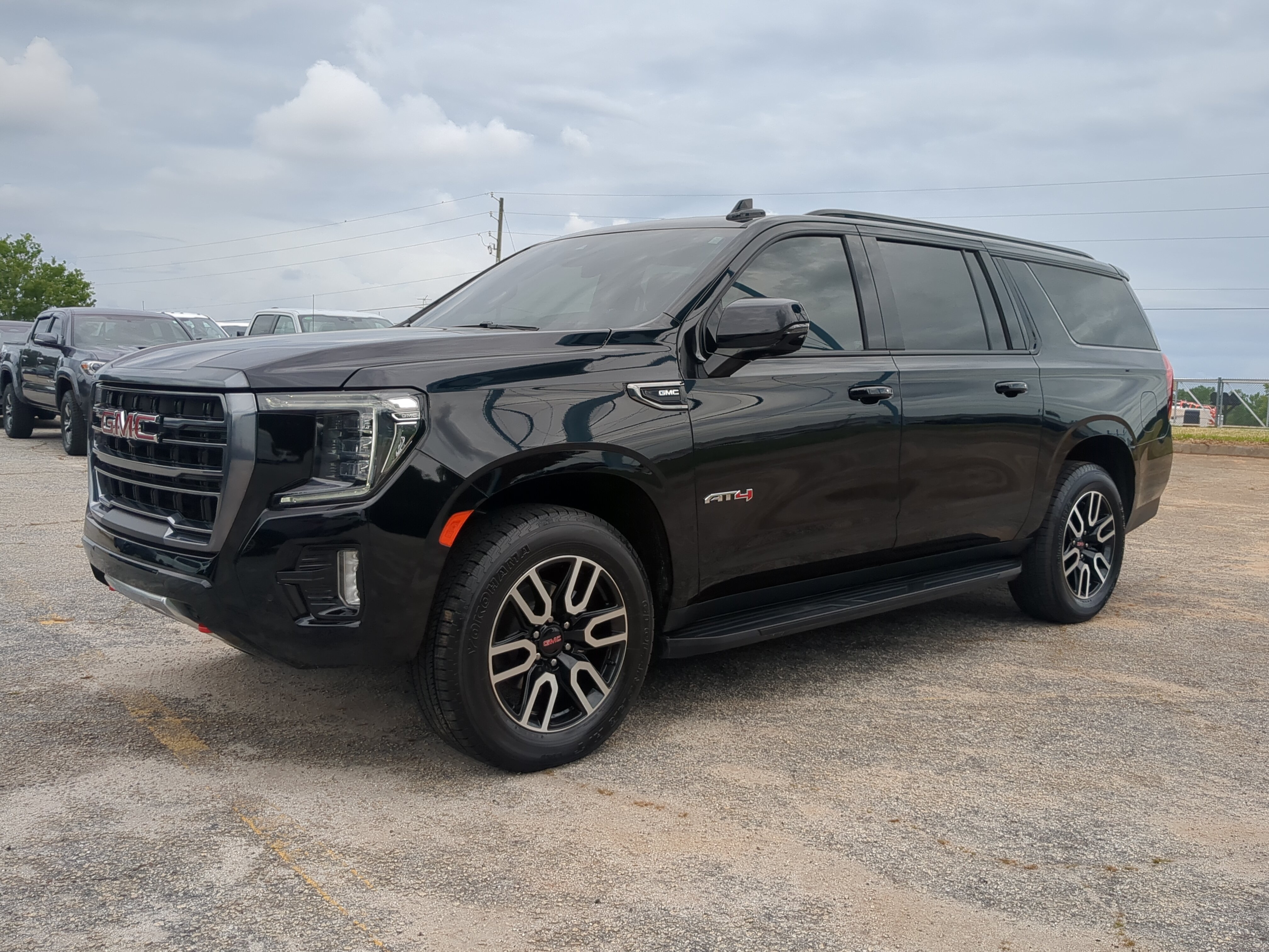 Used 2024 GMC Yukon XL AT4 w/ Technology Package AWD/4WD image 6