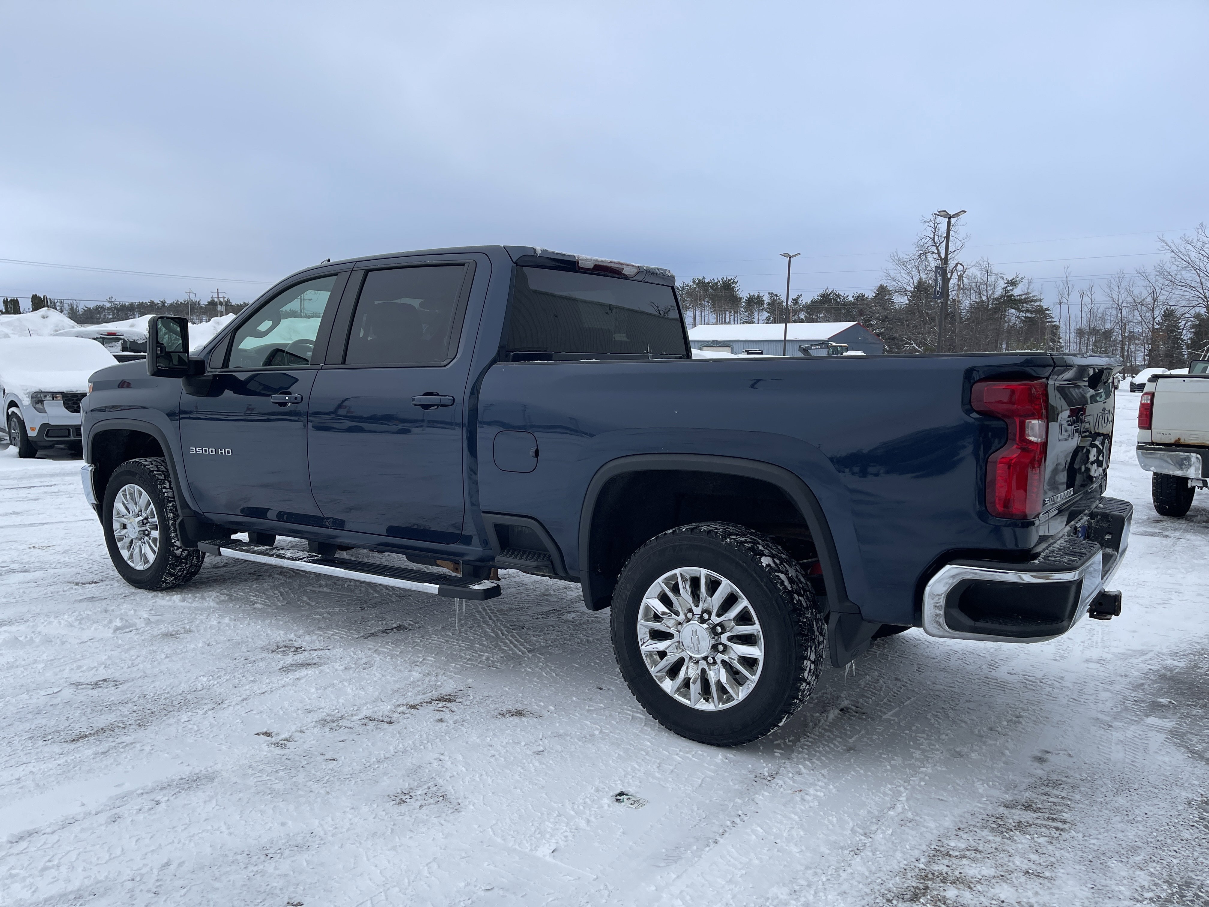 Used 2022 Chevrolet Silverado 3500 LT w/ Convenience Package image 6