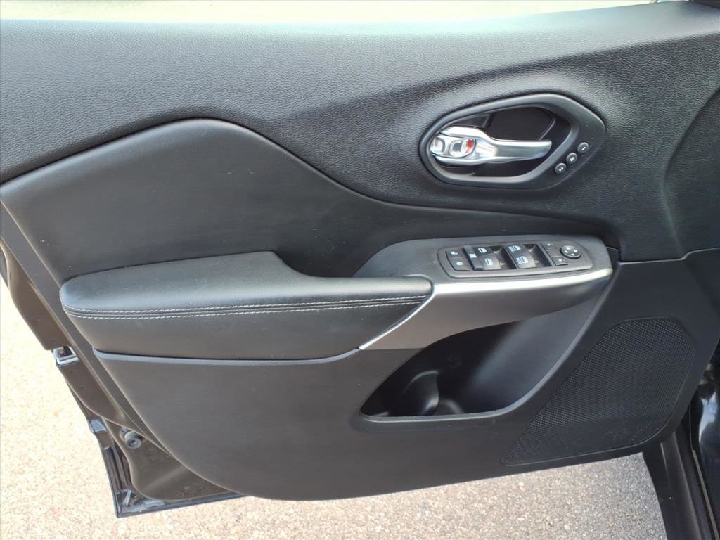 Used 2021 Jeep Cherokee Limited image 13