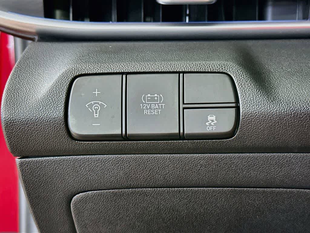 Used 2024 Hyundai Elantra Limited FWD image 25