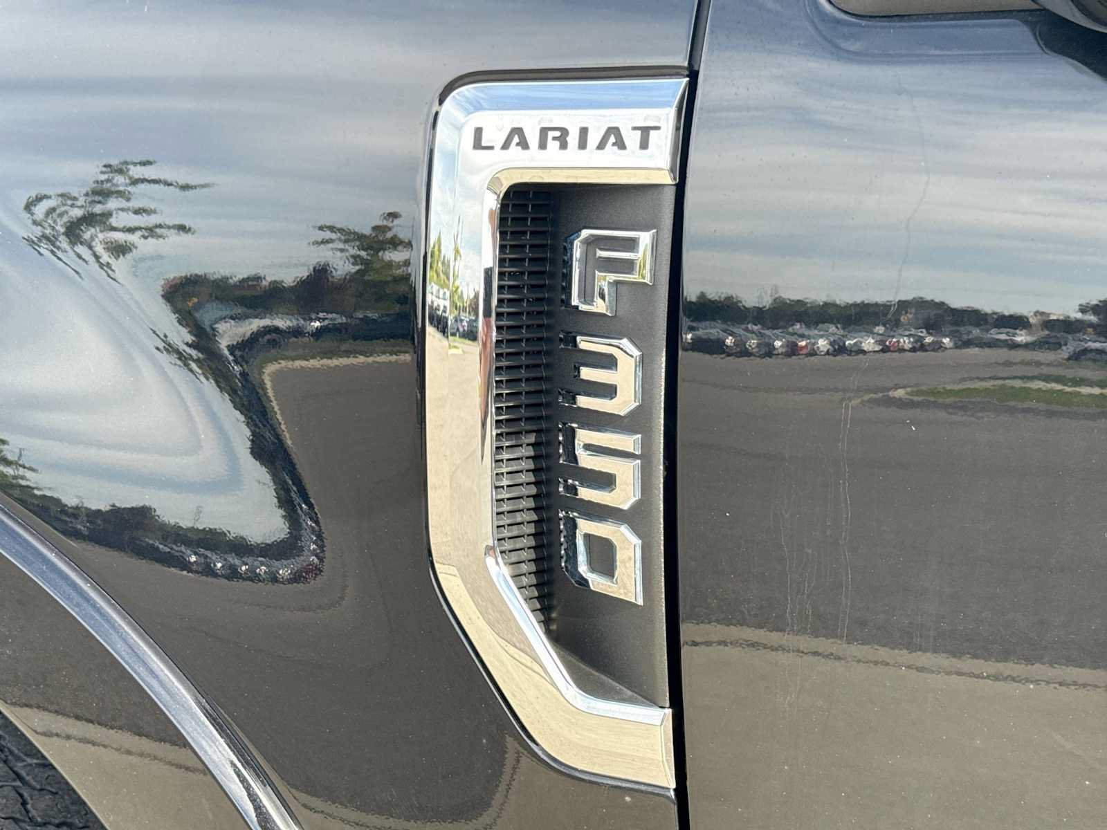 Certified 2022 Ford F350 Lariat w/ Tremor Off-Road Package AWD/4WD image 12