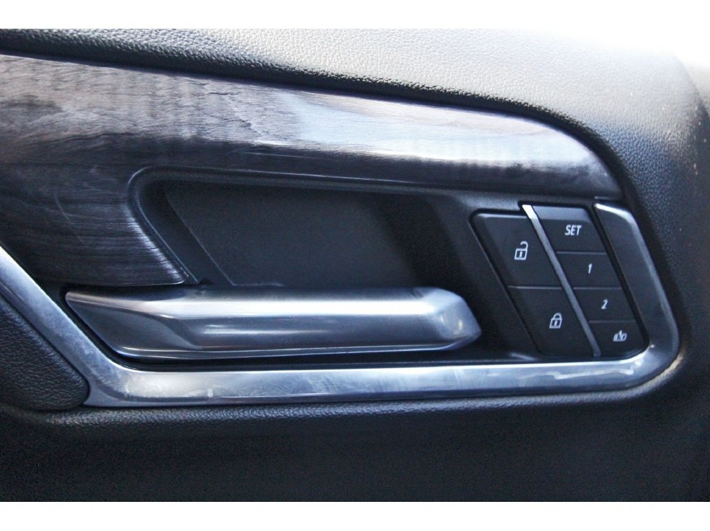 Used 2025 Chevrolet Silverado 1500 LTZ AWD/4WD image 22