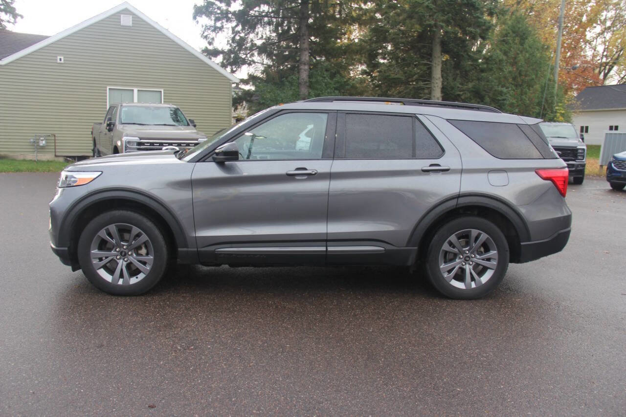 Certified 2022 Ford Explorer XLT w/ Equipment Group 202A image 7