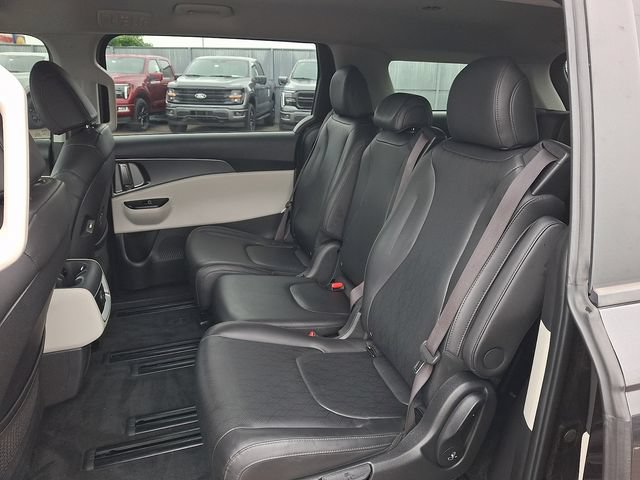 Used 2022 Kia Carnival LX FWD image 10