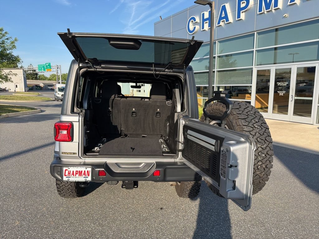 Used 2018 Jeep Wrangler Unlimited Sahara AWD/4WD image 10