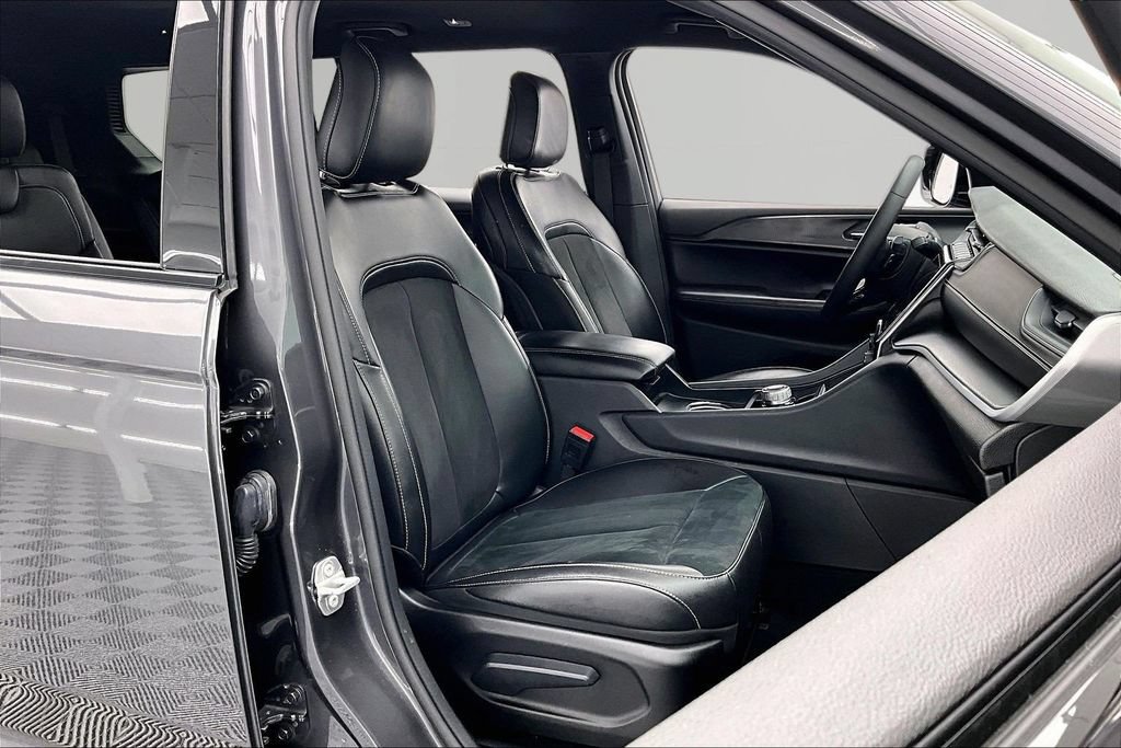 Used 2024 Jeep Grand Cherokee L Laredo AWD/4WD image 7