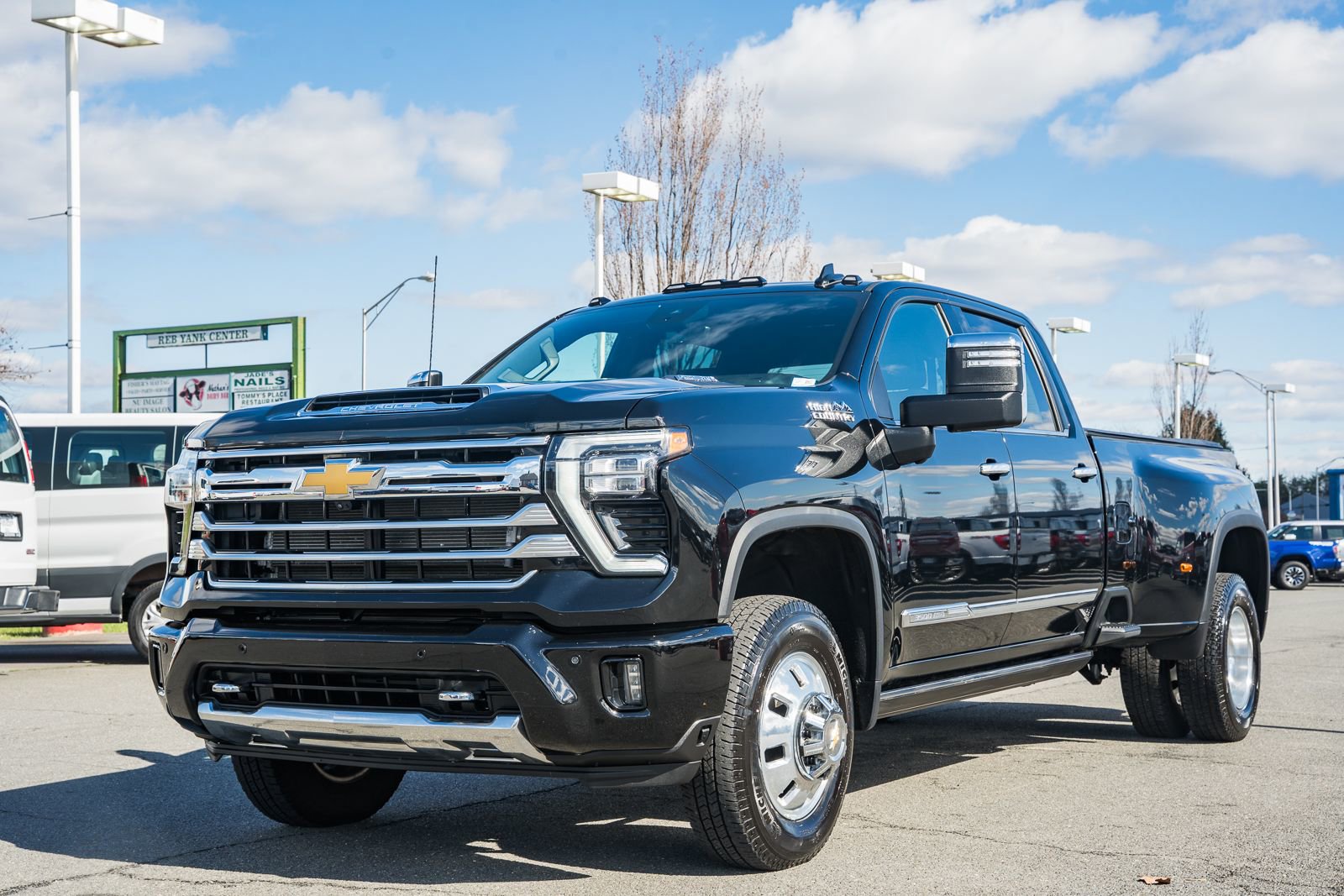 Used 2024 Chevrolet Silverado 3500 High Country w/ High Country Premium Package image 3