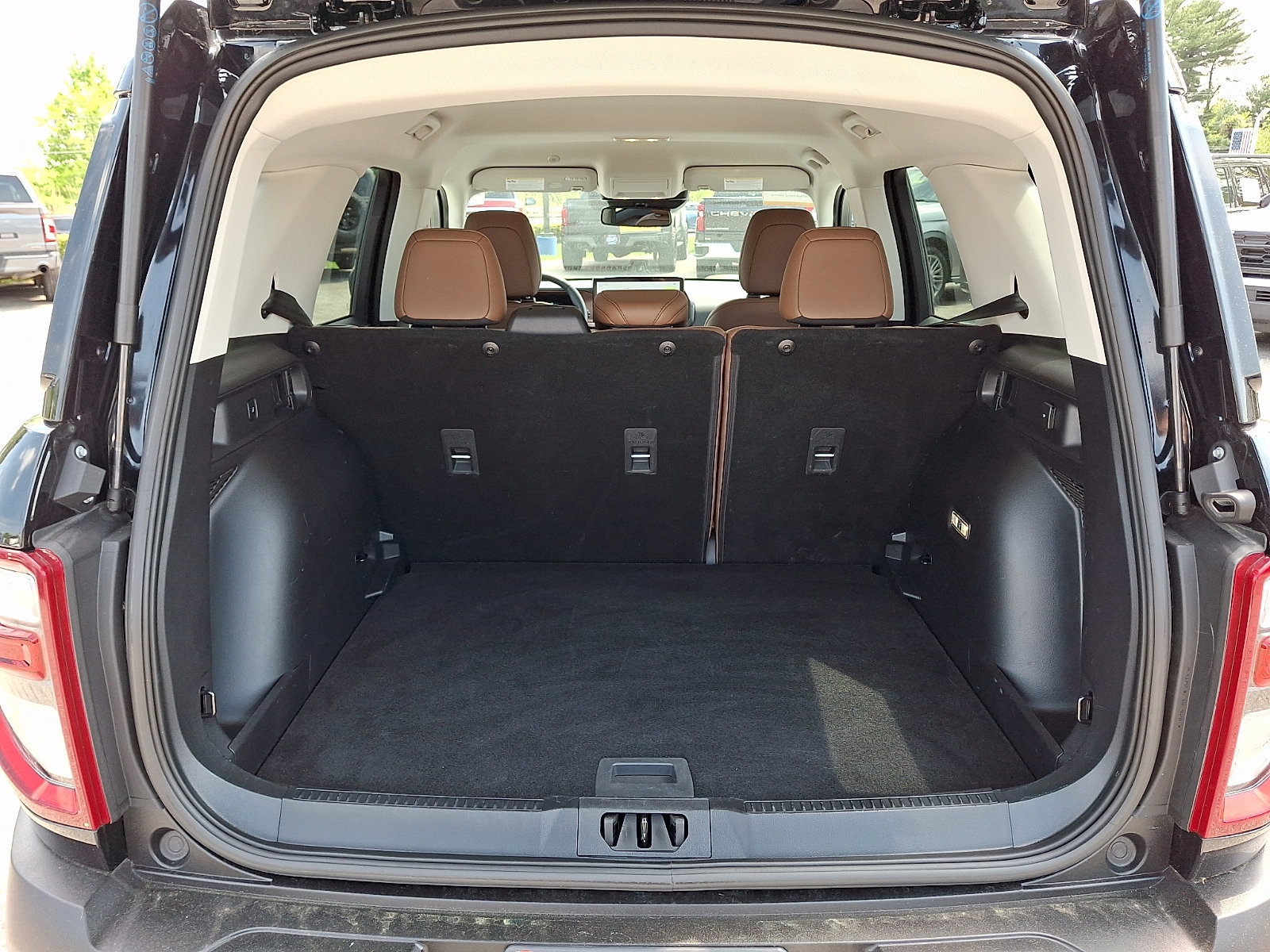 Certified 2025 Ford Bronco Sport Outer Banks w/ Outer Banks Tech Package+ AWD/4WD image 32