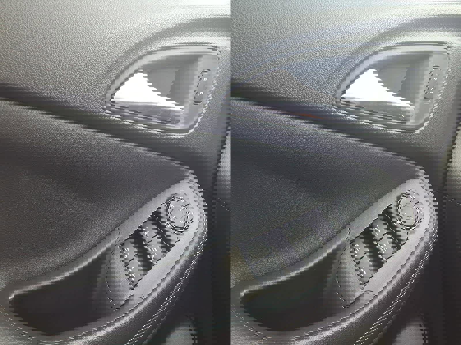 Used 2022 Buick Encore GX Select image 17